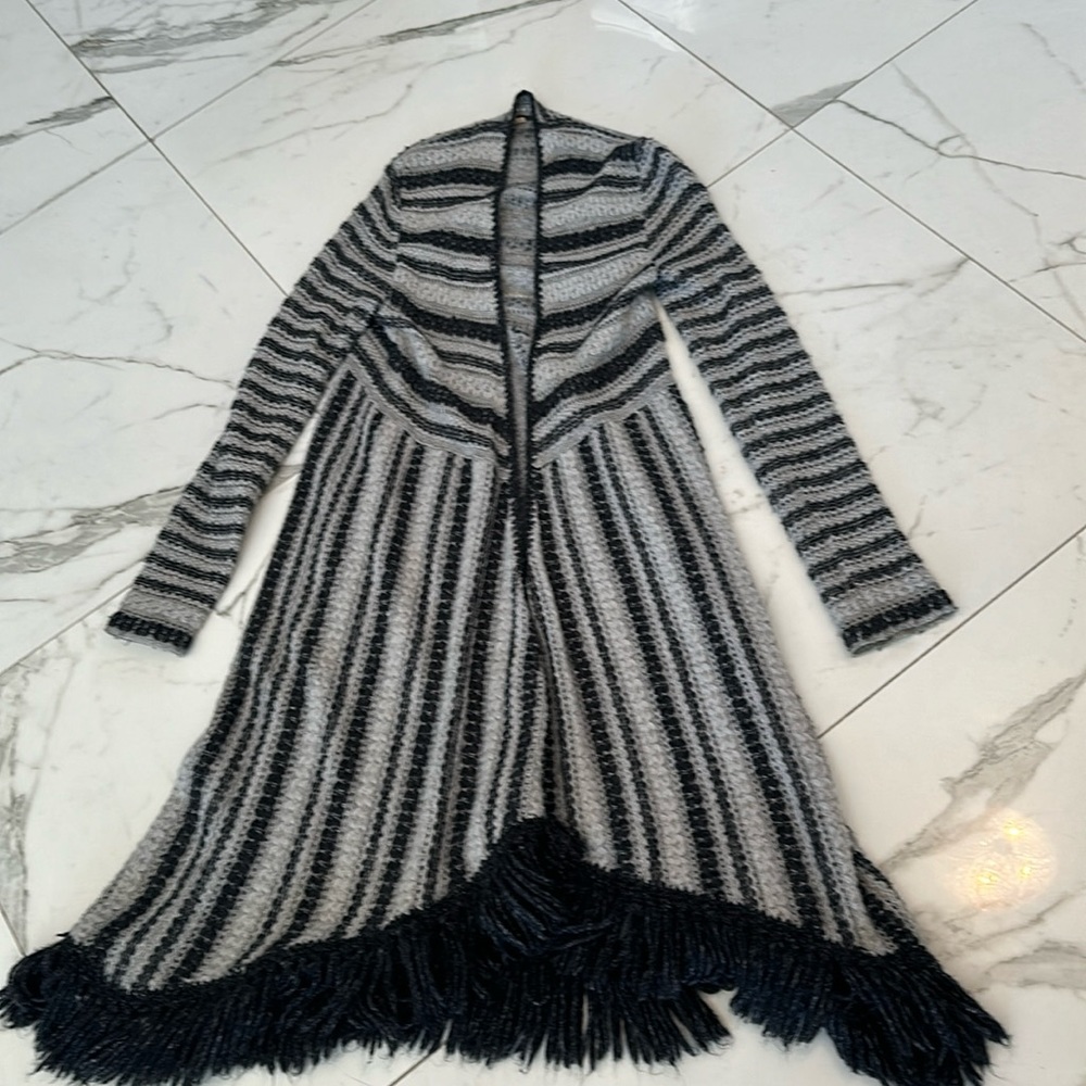 Beautiful grey and black free people duster size small--slight Pilling